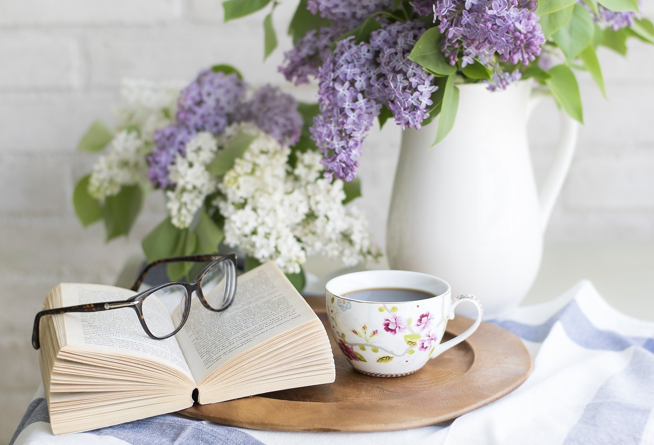 Coffee Book & Flowers Coffee Book & Flowers