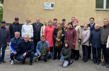 Мемориальную доску спортивному журналисту Евгению Серову открыли в Ростове Мемориальную доску спортивному журналисту Евгению Серову открыли в Ростове